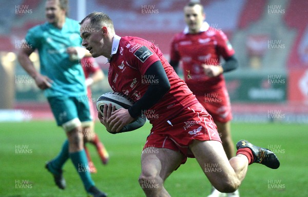 020319 - Scarlets v Munster - Guinness PRO14 - Johnny McNicholl of Scarlets runs in to score try
