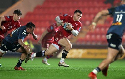 160224 - Scarlets v Munster - United Rugby Championship - Joe Roberts of Scarlets makes a break to score a try