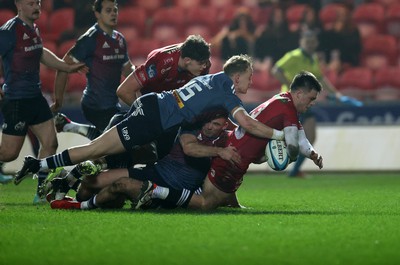 160224 - Scarlets v Munster - United Rugby Championship - Joe Roberts of Scarlets makes a break to score a try