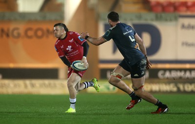 160224 - Scarlets v Munster - United Rugby Championship - Steff Evans of Scarlets is challenged by Tom Ahern of Munster 