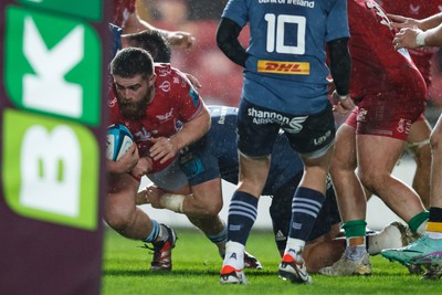 160224 - Scarlets v Munster - United Rugby Championship - Kemsley Mathias of Scarlets drives forward