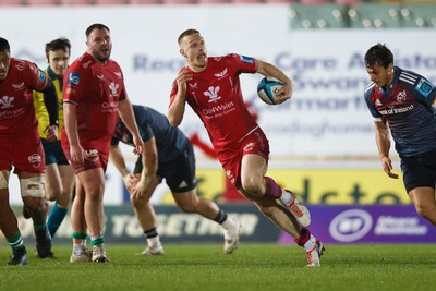 160224 - Scarlets v Munster - United Rugby Championship - Johnny McNicholl of Scarlets makes a break