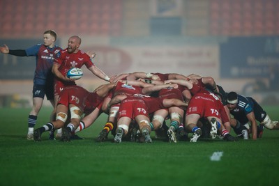 160224 - Scarlets v Munster - United Rugby Championship - Ethan Coughlan of Munster and Efan Jones of Scarlets at a scrum