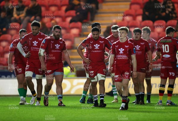 160224 - Scarlets v Munster - United Rugby Championship - Dejected Scarlets 