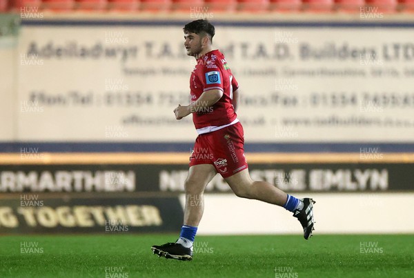 160224 - Scarlets v Munster - United Rugby Championship - Harry Thomas of Scarlets on his debut