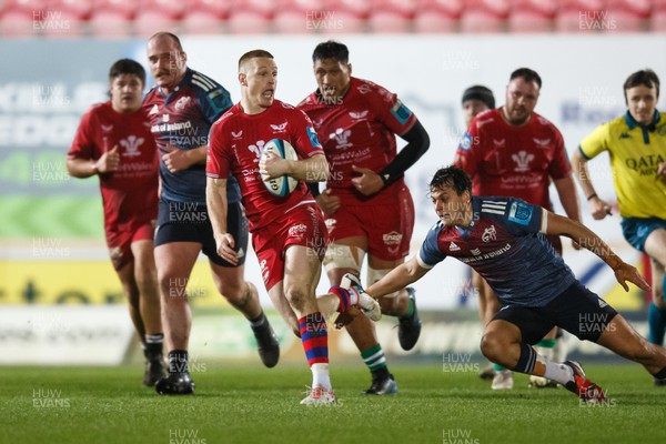 160224 - Scarlets v Munster - United Rugby Championship - Johnny McNicholl of Scarlets makes a break