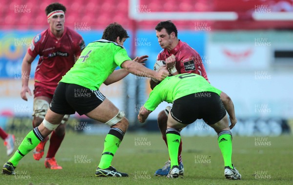 210215 Scarlets v Munster - Guinness Pro12Aaron Shingler of Scarlets is tackled by Donncha O'Callaghan and Kevin O’Byrne of Munster