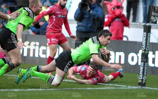 210215 Scarlets v Munster - Guinness Pro12Felix Jones of Munster scores try