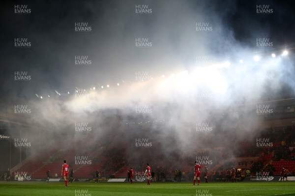 231015 - Scarlets v Munster - Guinness PRO12 - A smokey start to the game