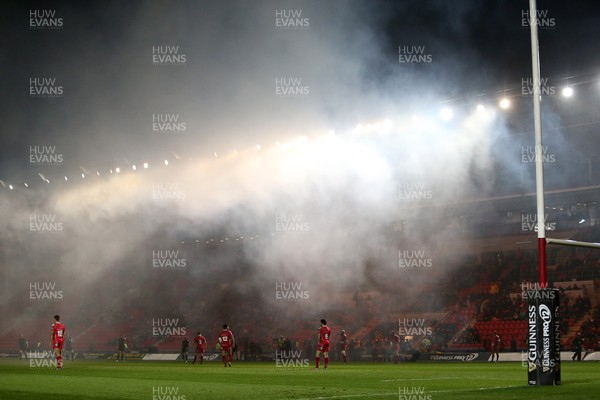 231015 - Scarlets v Munster - Guinness PRO12 - A smokey start to the game