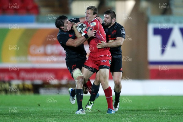 231015 - Scarlets v Munster - Guinness PRO12 - Hadleigh Parkes of Scarlets is tackled by Dave O'Callaghan and Duncan Casey of Munster