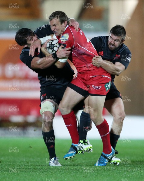 231015 - Scarlets v Munster - Guinness PRO12 - Hadleigh Parkes of Scarlets is tackled by Dave O'Callaghan and Duncan Casey of Munster