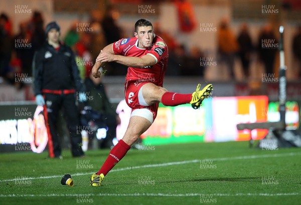 231015 - Scarlets v Munster - Guinness PRO12 - Steven Shingler of Scarlets kicks