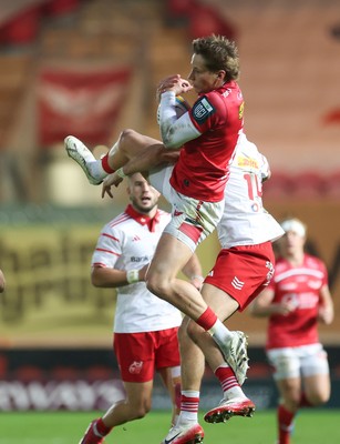 270925 - Scarlets v Munster, United Rugby Championship - Ellis Mee of Scarlets wins the high ball