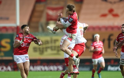 270925 - Scarlets v Munster, United Rugby Championship - Ellis Mee of Scarlets wins the high ball