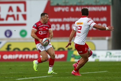 270925 - Scarlets v Munster - United Rugby Championship - Gareth Davies of Scarlets on the attack