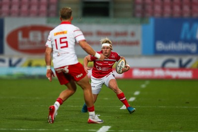 270925 - Scarlets v Munster - United Rugby Championship - Blair Murray of Scarlets takes on Mike Haley of Munster