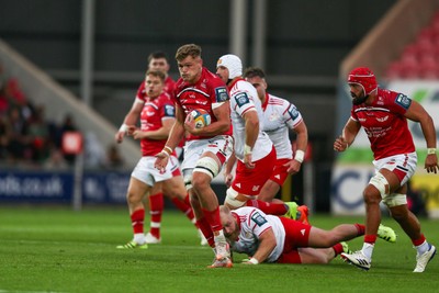 270925 - Scarlets v Munster - United Rugby Championship - Taine Plumtree of Scarlets makes a break
