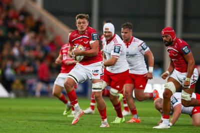 270925 - Scarlets v Munster - United Rugby Championship - Taine Plumtree of Scarlets makes a break