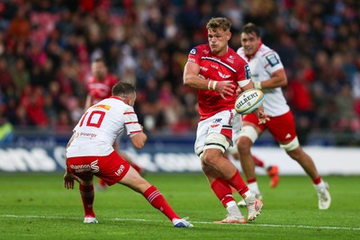 270925 - Scarlets v Munster - United Rugby Championship - Taine Plumtree of Scarlets makes a break