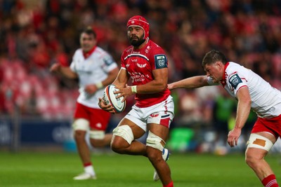 270925 - Scarlets v Munster - United Rugby Championship - Josh Macleod of Scarlets makes a break