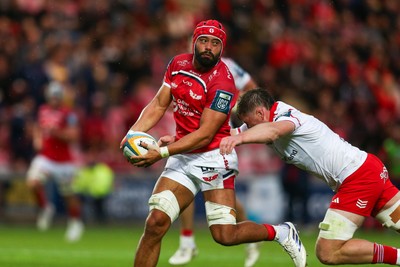 270925 - Scarlets v Munster - United Rugby Championship - Josh Macleod of Scarlets makes a break