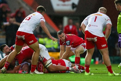 270925 - Scarlets v Munster - United Rugby Championship - Gareth Davies of Scarlets