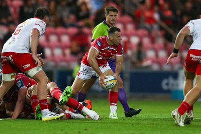 270925 - Scarlets v Munster - United Rugby Championship - Gareth Davies of Scarlets