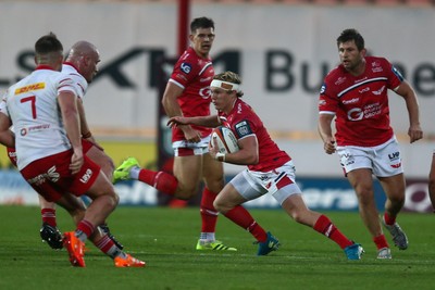 270925 - Scarlets v Munster - United Rugby Championship - Blair Murray of Scarlets looks for a gap