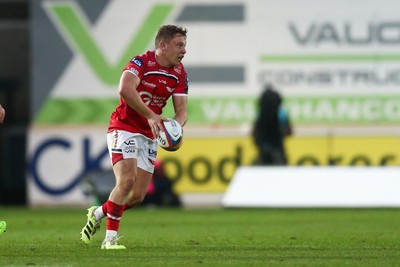 270925 - Scarlets v Munster - United Rugby Championship - Sam Costelow of Scarlets