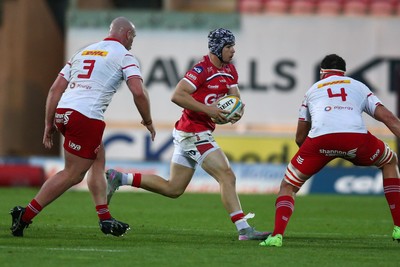270925 - Scarlets v Munster - United Rugby Championship - Tom Rogers of Scarlets looks for a gap