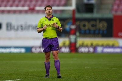 270925 - Scarlets v Munster - United Rugby Championship - Referee Sam Grove-White