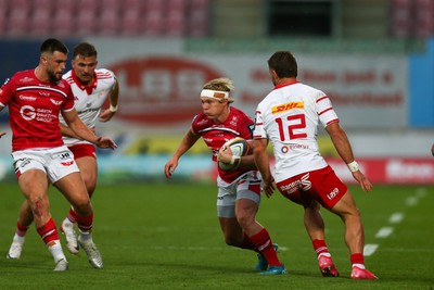 270925 - Scarlets v Munster - United Rugby Championship - Blair Murray of Scarlets looks for a gap