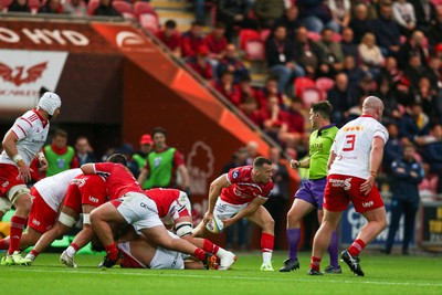 270925 - Scarlets v Munster - United Rugby Championship - Gareth Davies of Scarlets passes the ball