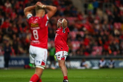 270925 - Scarlets v Munster - United Rugby Championship - Henry Thomas and Taine Plumtree of Scarlets show their frustration