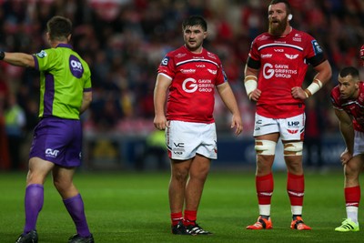 270925 - Scarlets v Munster - United Rugby Championship - Harry Thomas of Scarlets