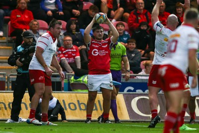 270925 - Scarlets v Munster - United Rugby Championship - Harry Thomas of Scarlets throws in to a lineout