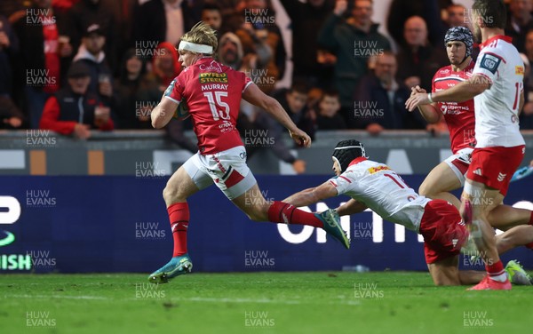 270925 - Scarlets v Munster, United Rugby Championship - Blair Murray of Scarlets races in to score try