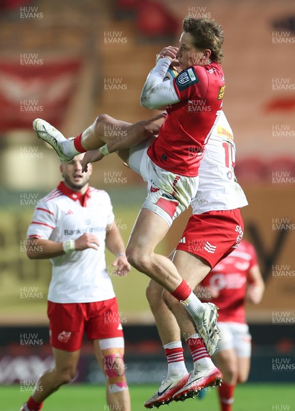 270925 - Scarlets v Munster, United Rugby Championship - Ellis Mee of Scarlets wins the high ball
