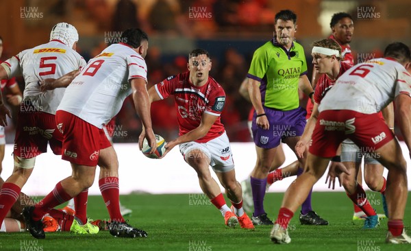 270925 - Scarlets v Munster, United Rugby Championship - Dane Blacker of Scarlets sets up an attack