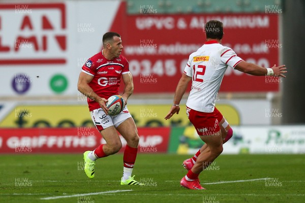 270925 - Scarlets v Munster - United Rugby Championship - Gareth Davies of Scarlets on the attack