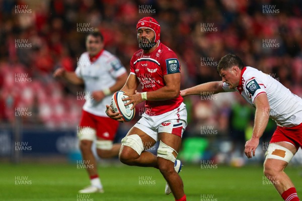 270925 - Scarlets v Munster - United Rugby Championship - Josh Macleod of Scarlets makes a break