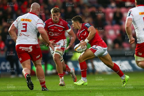 270925 - Scarlets v Munster - United Rugby Championship - Joe Hawkins of Scarlets