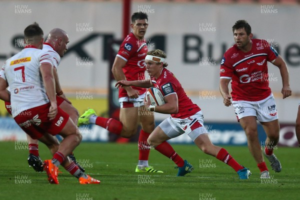 270925 - Scarlets v Munster - United Rugby Championship - Blair Murray of Scarlets looks for a gap