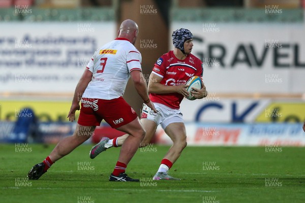 270925 - Scarlets v Munster - United Rugby Championship - Tom Rogers of Scarlets looks for a gap