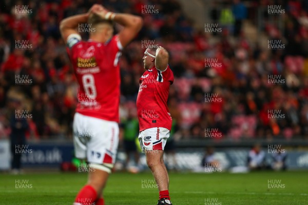 270925 - Scarlets v Munster - United Rugby Championship - Henry Thomas and Taine Plumtree of Scarlets show their frustration