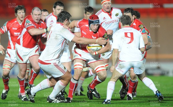 28.11.08 - Llanelli Scarlets v Munster - Magners League - Llanelli's Dominic Day 