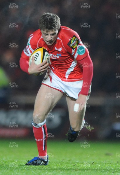 28.11.08 - Llanelli Scarlets v Munster - Magners League - Llanelli's Rhys Priestland 