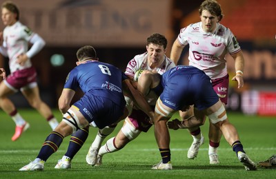 171026 Scarlets v Newcastle Red Bulls EPCR Challenge Cup - Fletcher Anderson of Scarlets charges forward