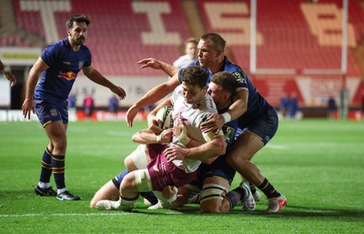 171026 Scarlets v Newcastle Red Bulls EPCR Challenge Cup - Fletcher Anderson of Scarlets powers over to score try